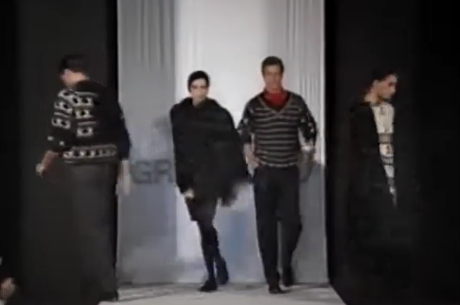 Carica il video: 